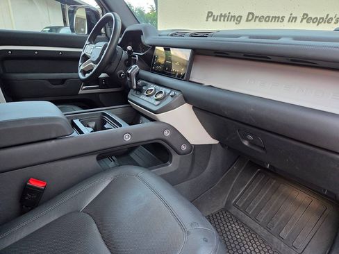 Used 2024 Land Rover Defender 110 SE AWD/4WD image 14