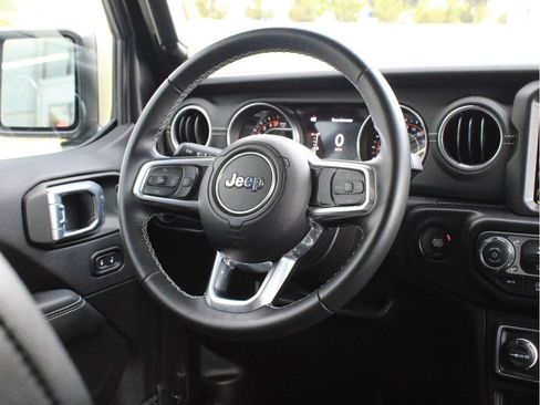 Used 2022 Jeep Wrangler Unlimited Sahara AWD/4WD image 14