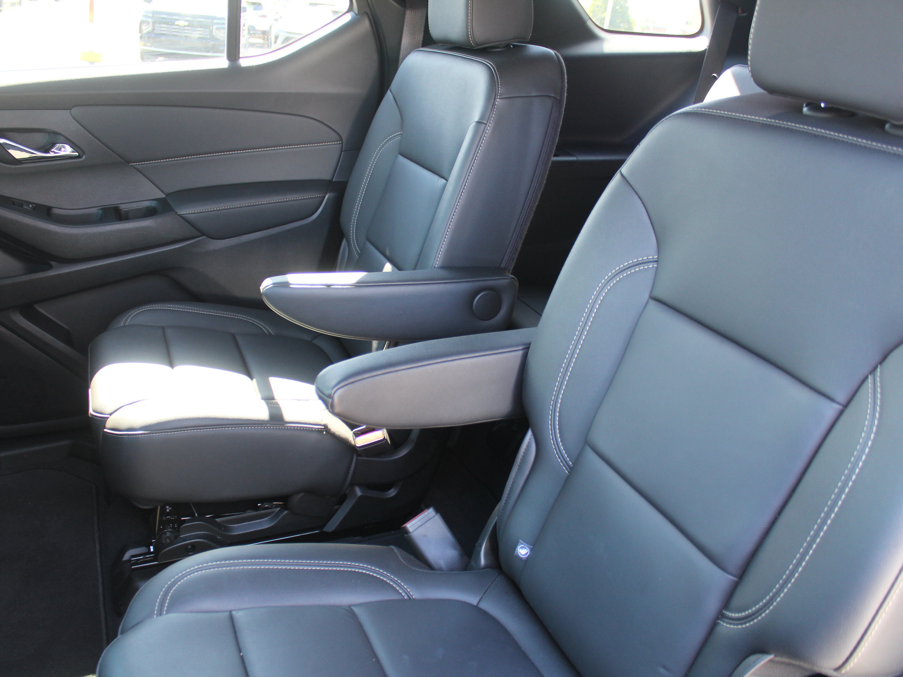 Used 2023 Chevrolet Traverse LT AWD/4WD image 24