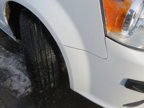 Used 2015 Dodge Grand Caravan SE image 30