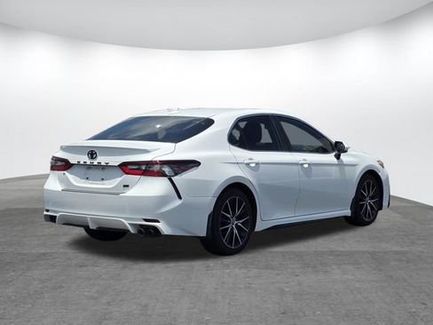Used 2023 Toyota Camry SE FWD image 3