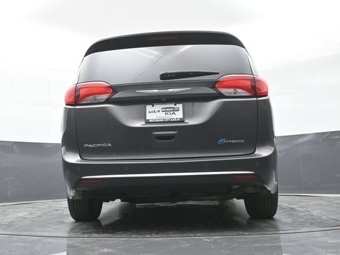 Used 2018 Chrysler Pacifica Limited w/ Advanced Safetytec Group FWD image 40
