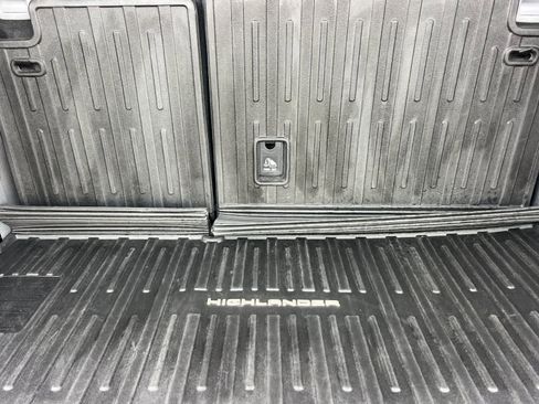 Used 2022 Toyota Highlander XLE image 16