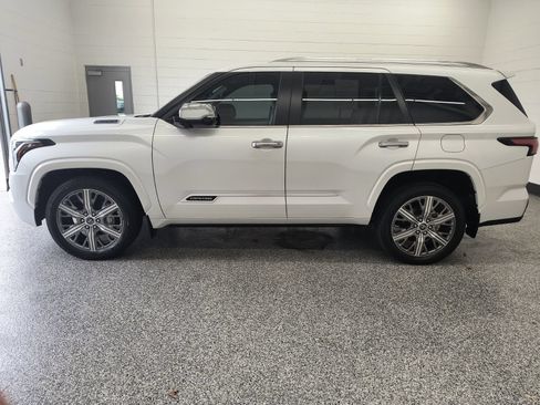 Used 2024 Toyota Sequoia Capstone AWD/4WD image 2