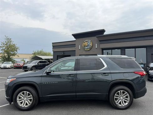 Used 2018 Chevrolet Traverse LT FWD image 2
