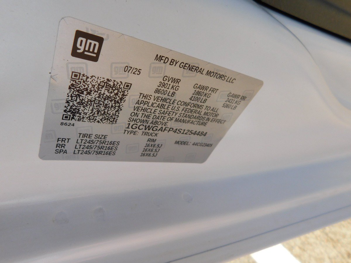 Used 2025 Chevrolet Express 2500 w/ Driver Convenience Package RWD image 18