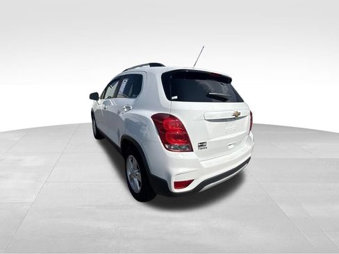 Used 2019 Chevrolet Trax LT w/ LT Convenience Package FWD image 4