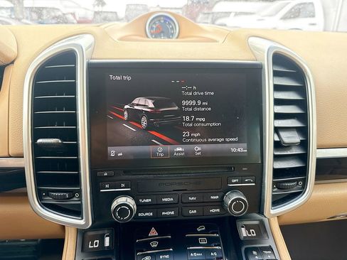 Used 2017 Porsche Cayenne AWD/4WD image 16