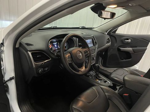 Used 2021 Jeep Cherokee Latitude Plus AWD/4WD image 36