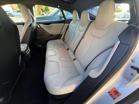 Used 2015 Tesla Model S 85 RWD image 13