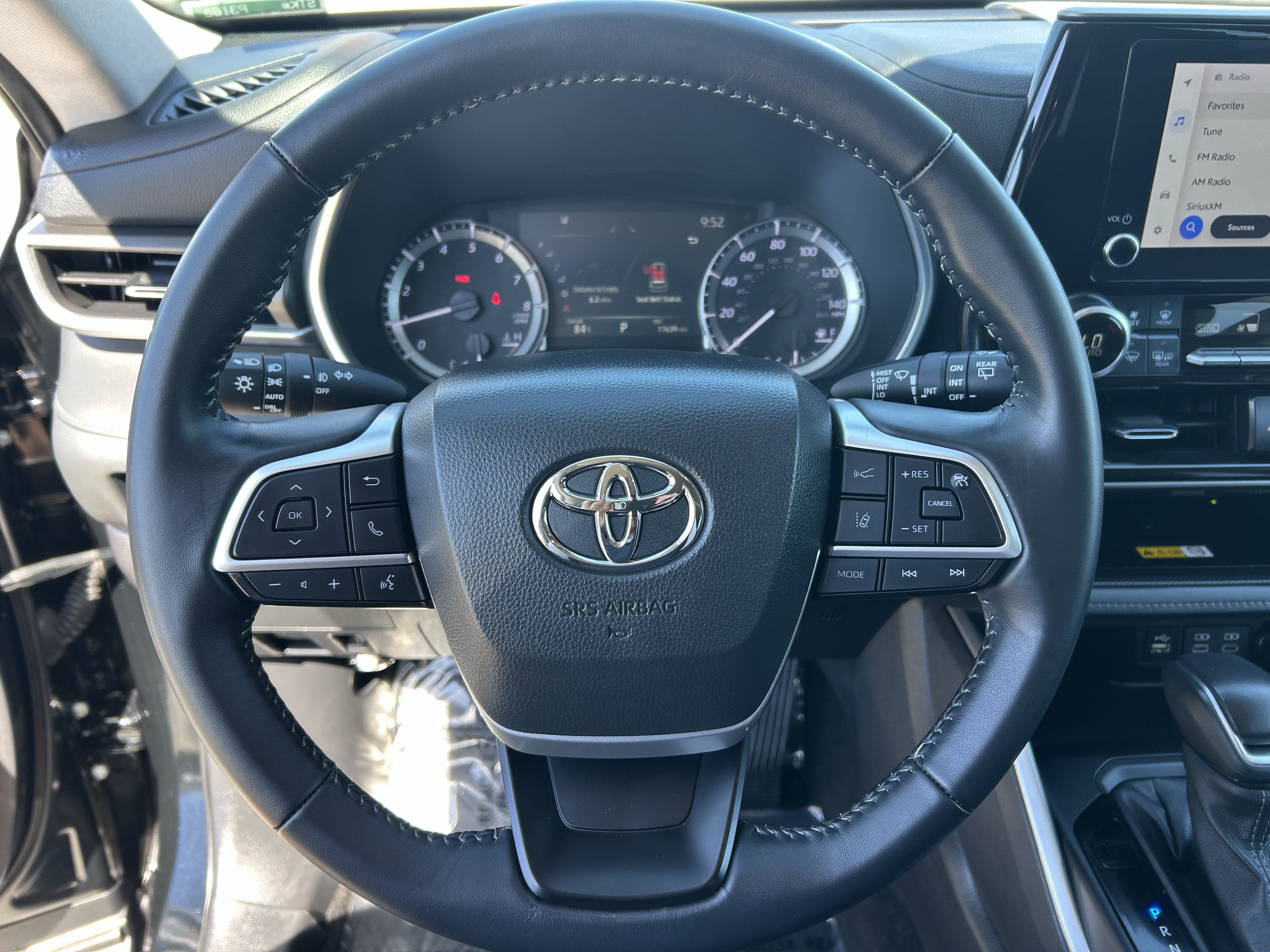 Used 2023 Toyota Highlander XLE FWD image 27