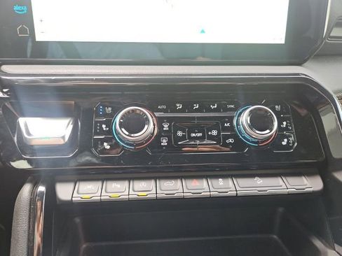 Used 2023 GMC Sierra 1500 AT4 w/ AT4 Preferred Package AWD/4WD image 48