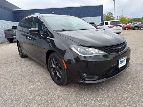 Used 2019 Chrysler Pacifica Touring-L Plus w/ Advanced Safetytec Group FWD image 7