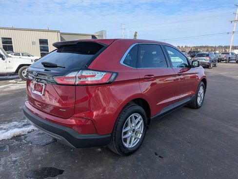 Certified 2024 Ford Edge SEL w/ Convenience Package AWD/4WD image 4