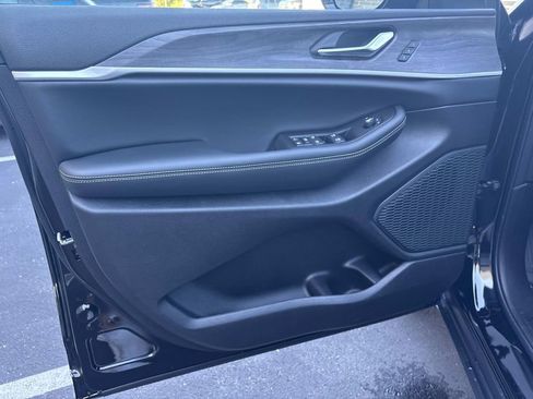 New 2025 Jeep Grand Cherokee L Limited w/ Black Appearance Package image 24