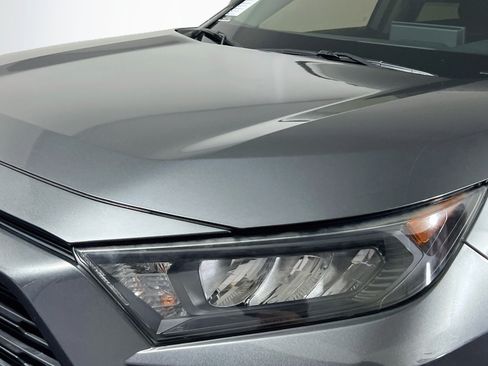 Used 2021 Toyota RAV4 LE FWD image 11