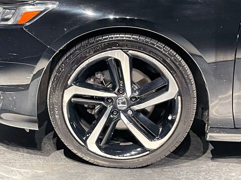 Used 2018 Honda Accord Sport image 17