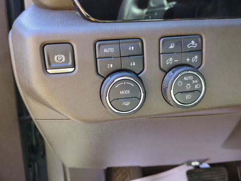 Certified 2025 Chevrolet Silverado 1500 LTZ image 18