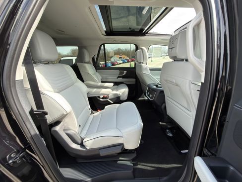 New 2026 Ford Expedition Max Platinum image 11