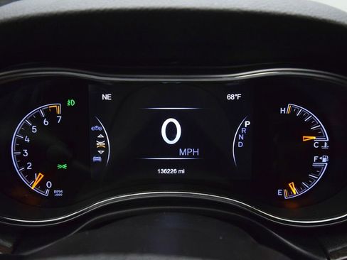 Used 2018 Jeep Grand Cherokee Laredo AWD/4WD image 15