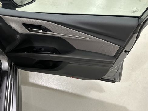 Used 2025 Toyota Camry SE image 38