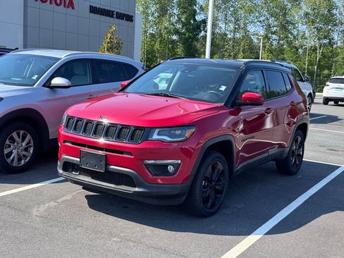 Used 2018 Jeep Compass Latitude w/ Popular Equipment Group AWD/4WD image 3