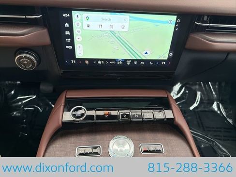Used 2025 Lincoln Navigator Reserve AWD/4WD image 14