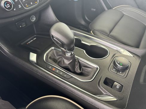 Used 2023 Chevrolet Traverse Premier image 27