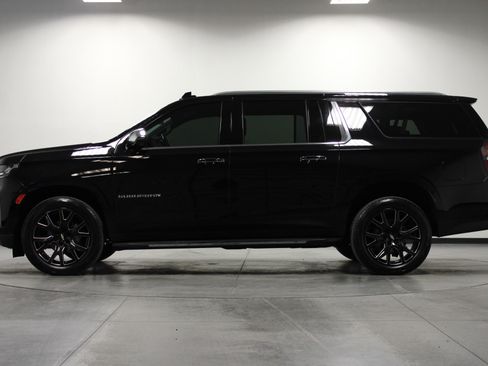 Used 2021 Chevrolet Suburban Premier AWD/4WD image 7