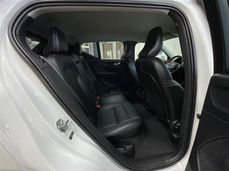 Used 2021 Volvo XC40 T4 Momentum FWD image 25