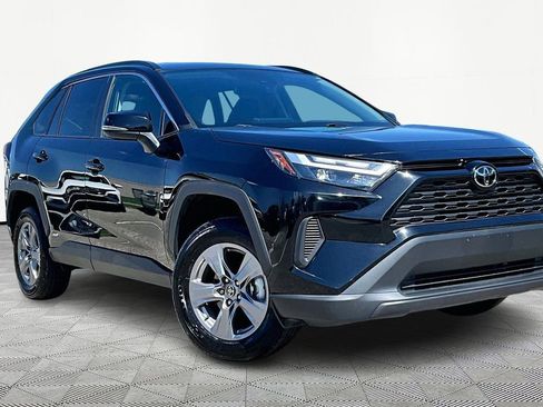 Used 2025 Toyota RAV4 XLE AWD/4WD image 12
