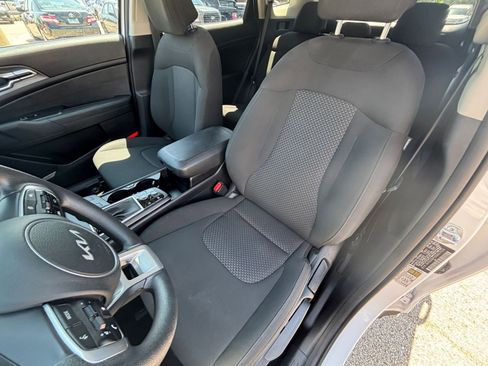 Used 2025 Kia Sportage LX FWD image 35