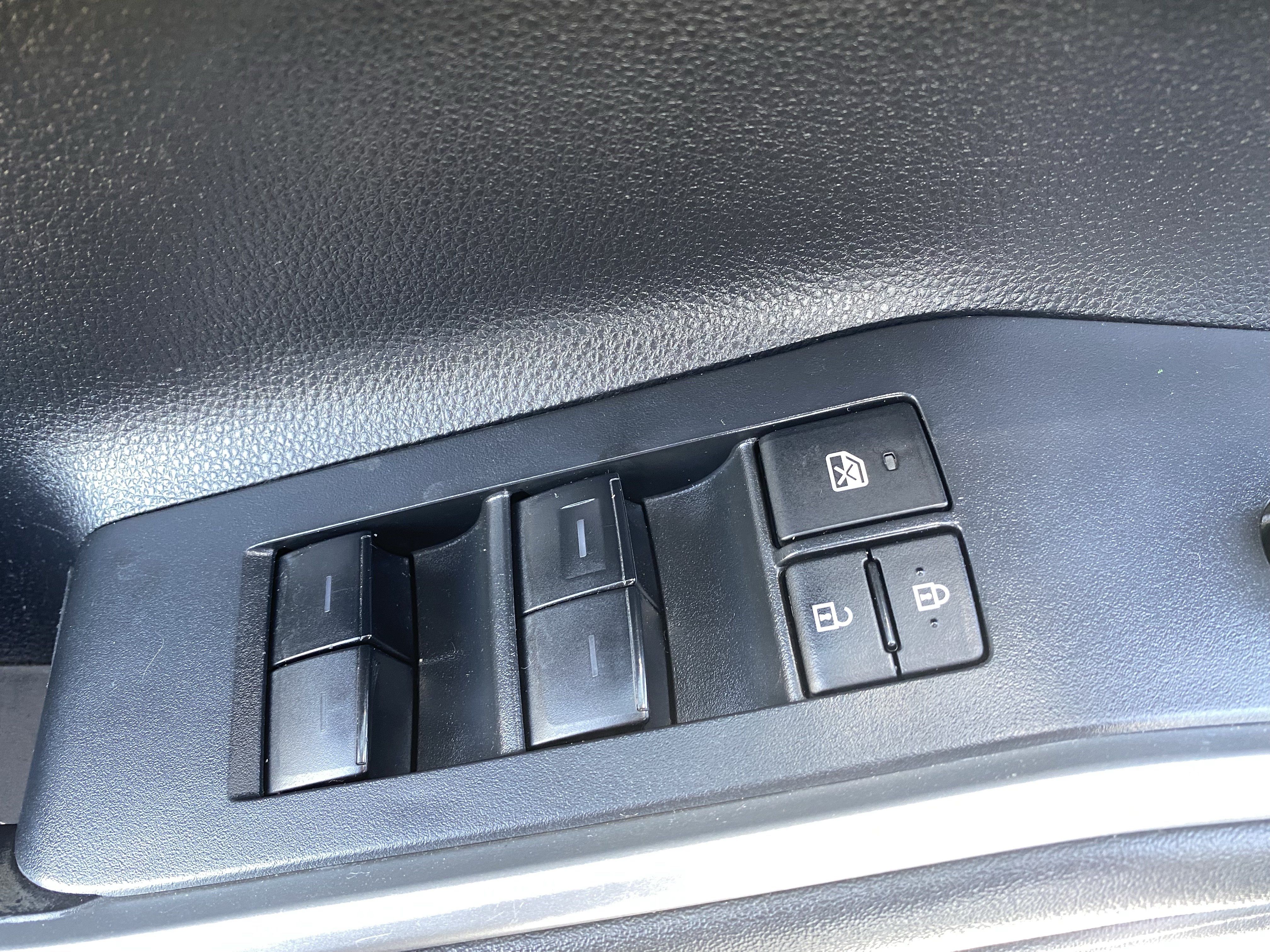 Used 2023 Toyota Highlander LE AWD/4WD image 20