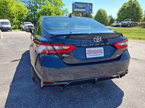 Used 2019 Toyota Camry SE w/ Convenience Package FWD image 9