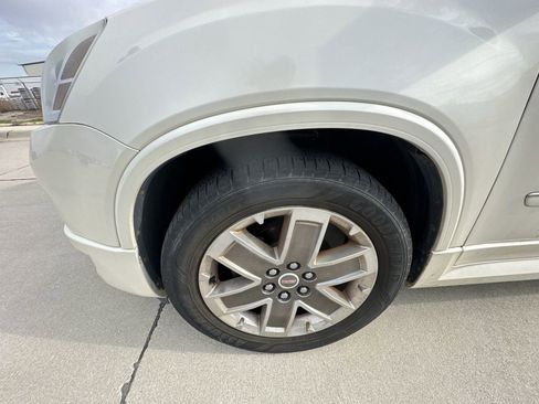 Used 2011 GMC Acadia Denali image 31