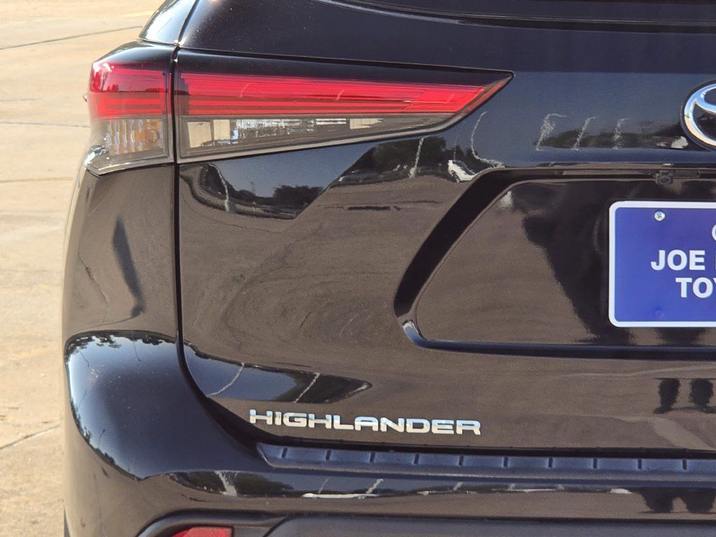 Used 2023 Toyota Highlander XLE FWD image 10