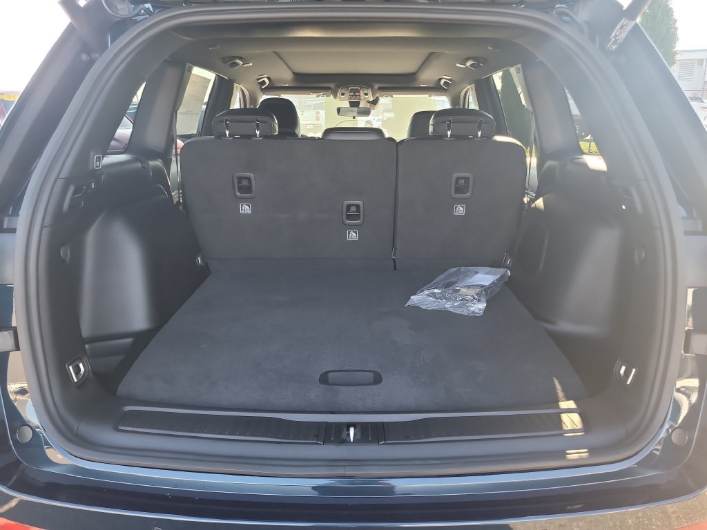 New 2027 Jeep Grand Cherokee Limited RWD image 8