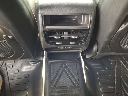 Used 2024 Jeep Grand Cherokee Laredo RWD image 13