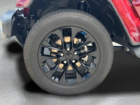 Used 2022 Jeep Wrangler Unlimited Sahara AWD/4WD image 9