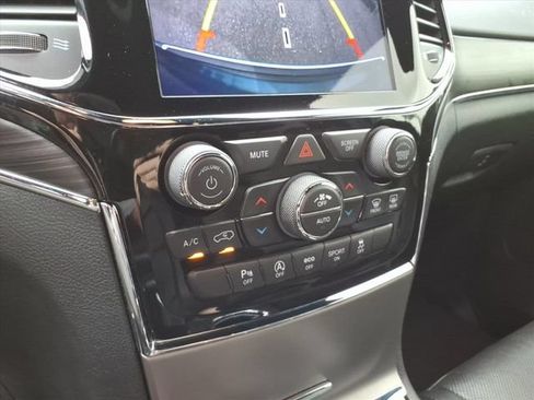 Used 2020 Jeep Grand Cherokee Limited w/ Luxury Group II AWD/4WD image 24
