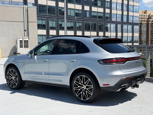 Used 2026 Porsche Macan AWD/4WD image 3