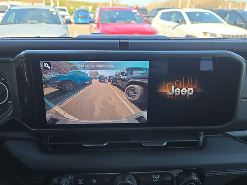 New 2026 Jeep Gladiator Sahara image 9