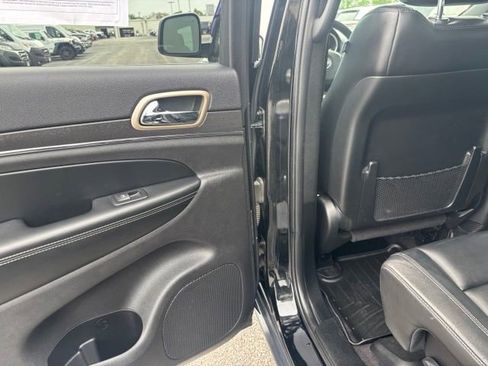 Used 2017 Jeep Grand Cherokee Limited w/ Trailer Tow Group IV AWD/4WD image 17