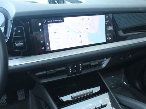 Certified 2025 Porsche Cayenne Coupe image 18