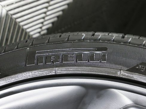 Used 2025 Land Rover Range Rover SE image 47