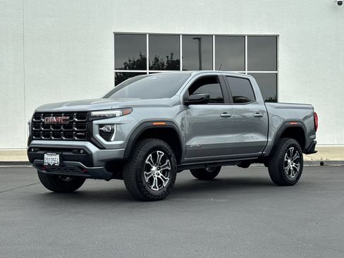 Certified 2025 GMC Canyon AT4 AWD/4WD image 2