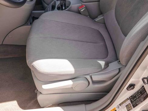 Used 2007 Kia Rondo LX image 20