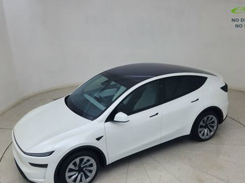 Used 2026 Tesla Model Y Long Range RWD image 76