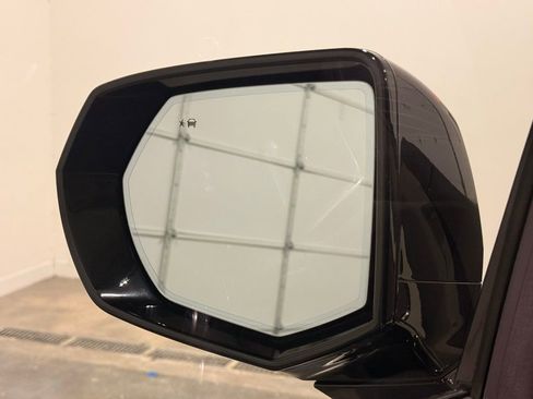 Used 2021 GMC Yukon Denali w/ Denali Premium Package image 13