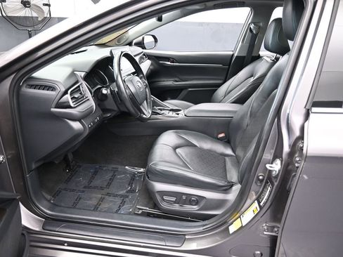 Used 2021 Toyota Camry XSE image 12
